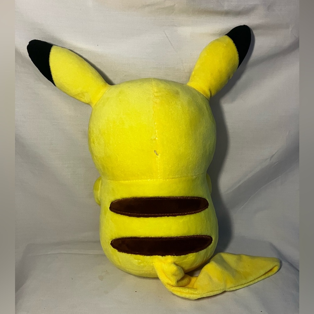 Pikachu Plush - Picture 4 of 7